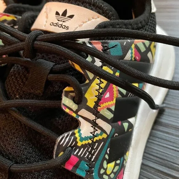 Adidas Boys Size 4 1/2