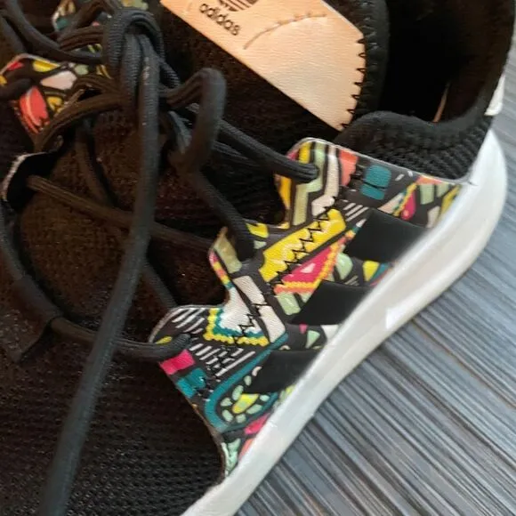 Adidas Boys Size 4 1/2