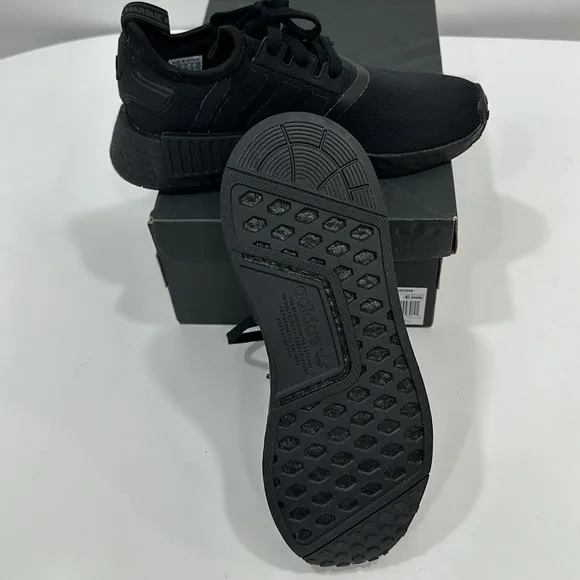 Adidas NEW sneakers black size 5,5 boys. Smoke and pet free home.