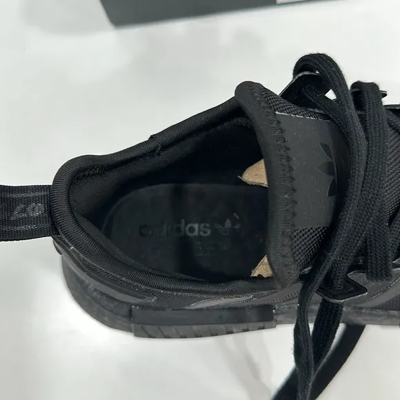 Adidas NEW sneakers black size 5,5 boys. Smoke and pet free home.