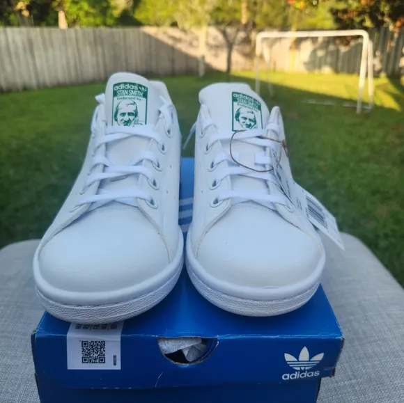 Adidas Originals Stan Smith White &amp; Green  Sneakers Size 3 1/2   NWB