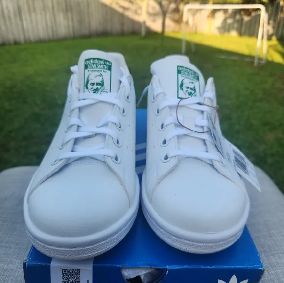 Adidas Originals Stan Smith White &amp; Green  Sneakers Size 3 1/2   NWB
