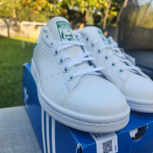 Adidas Originals Stan Smith White &amp; Green  Sneakers Size 3 1/2   NWB