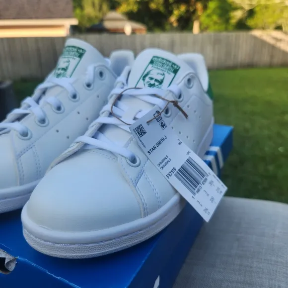 Adidas Originals Stan Smith White &amp; Green  Sneakers Size 3 1/2   NWB