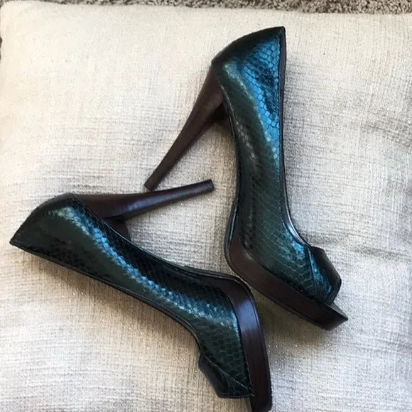 Calvin Klein Daliah dark green heels size 8