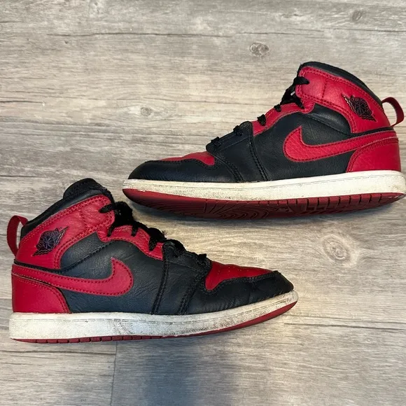 JORDAN 1 Mid “Banned” sz 2Y