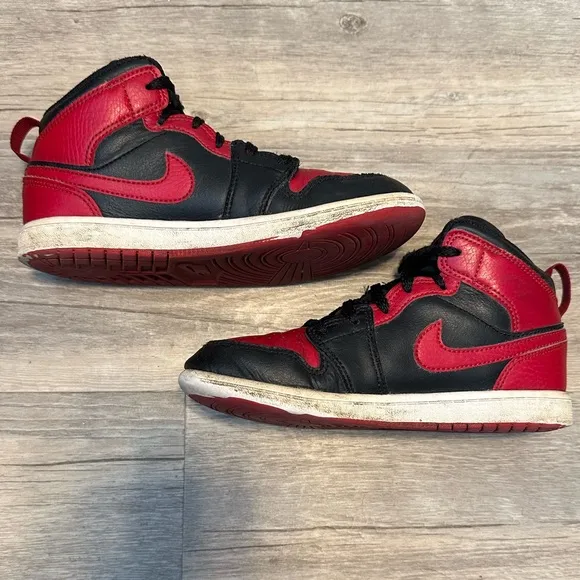 JORDAN 1 Mid “Banned” sz 2Y