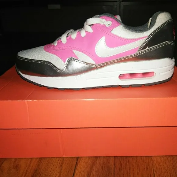 Nike air max 1 brand new youth 6.5 pink/white/grey