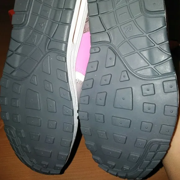 Nike air max 1 brand new youth 6.5 pink/white/grey
