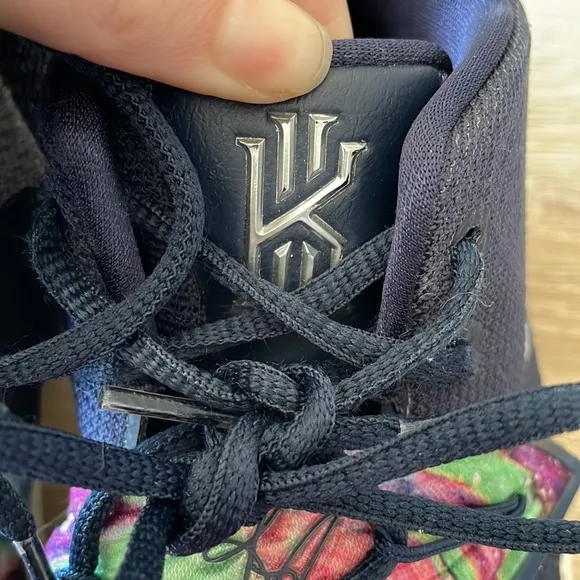 Nike Kyrie Five Basketball Sneakers Size 7Y