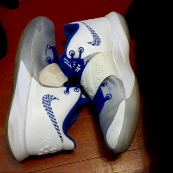 OG KYRIE IRVING SNEAKERS SZ 11