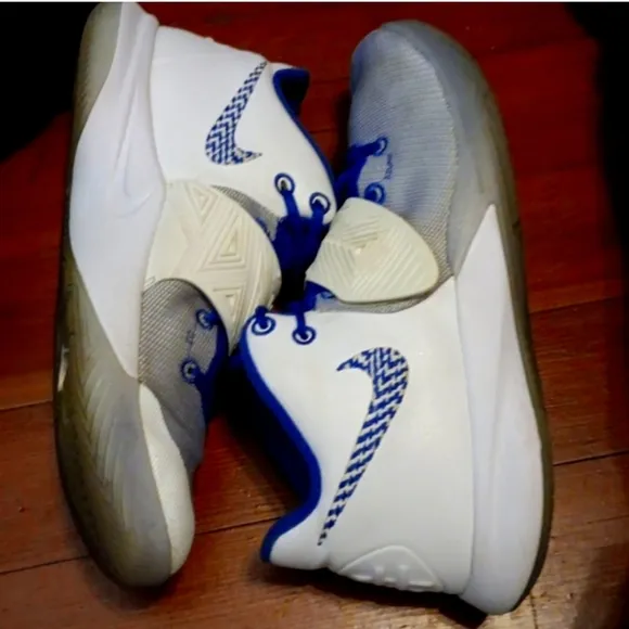 OG KYRIE IRVING SNEAKERS SZ 11