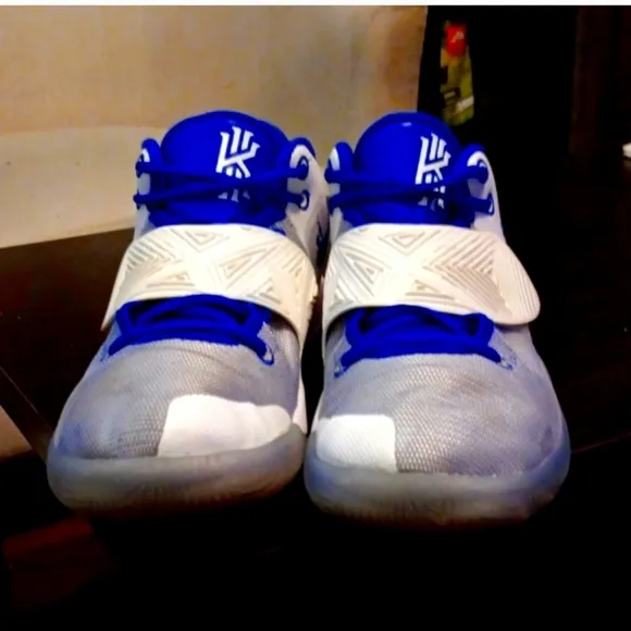 OG KYRIE IRVING SNEAKERS SZ 11
