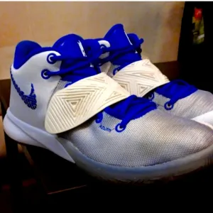 OG KYRIE IRVING SNEAKERS SZ 11
