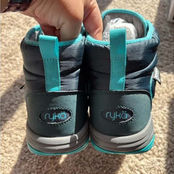 RYKO ADELLA INSULATED HIKING SNEAKERS