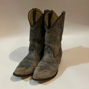 Smoky Mountain Cowgirl Boots. They are size 2 in girls &amp; have a washed out look.