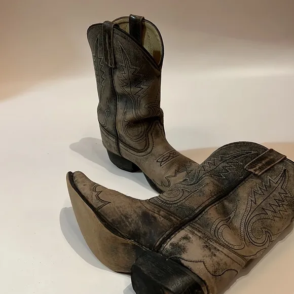 Smoky Mountain Cowgirl Boots. They are size 2 in girls &amp; have a washed out look.