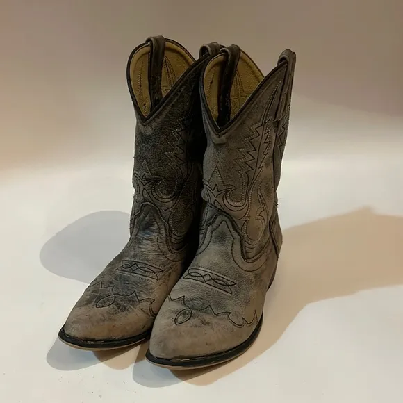 Smoky Mountain Cowgirl Boots. They are size 2 in girls &amp; have a washed out look.