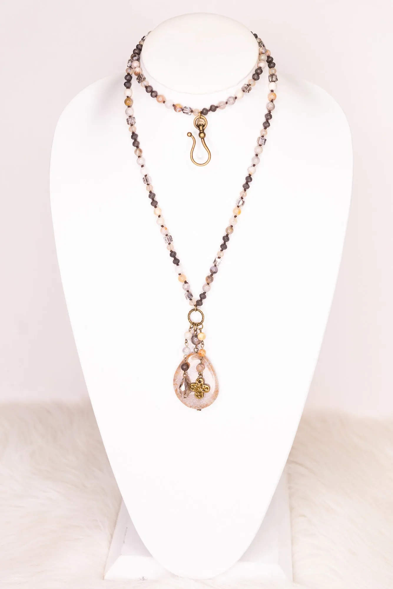 Snow pendant necklace *