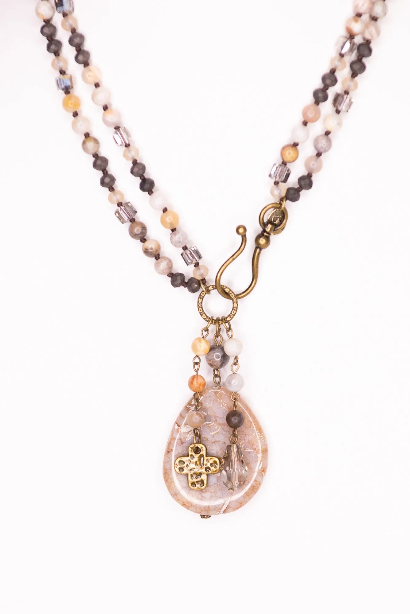 Snow pendant necklace *