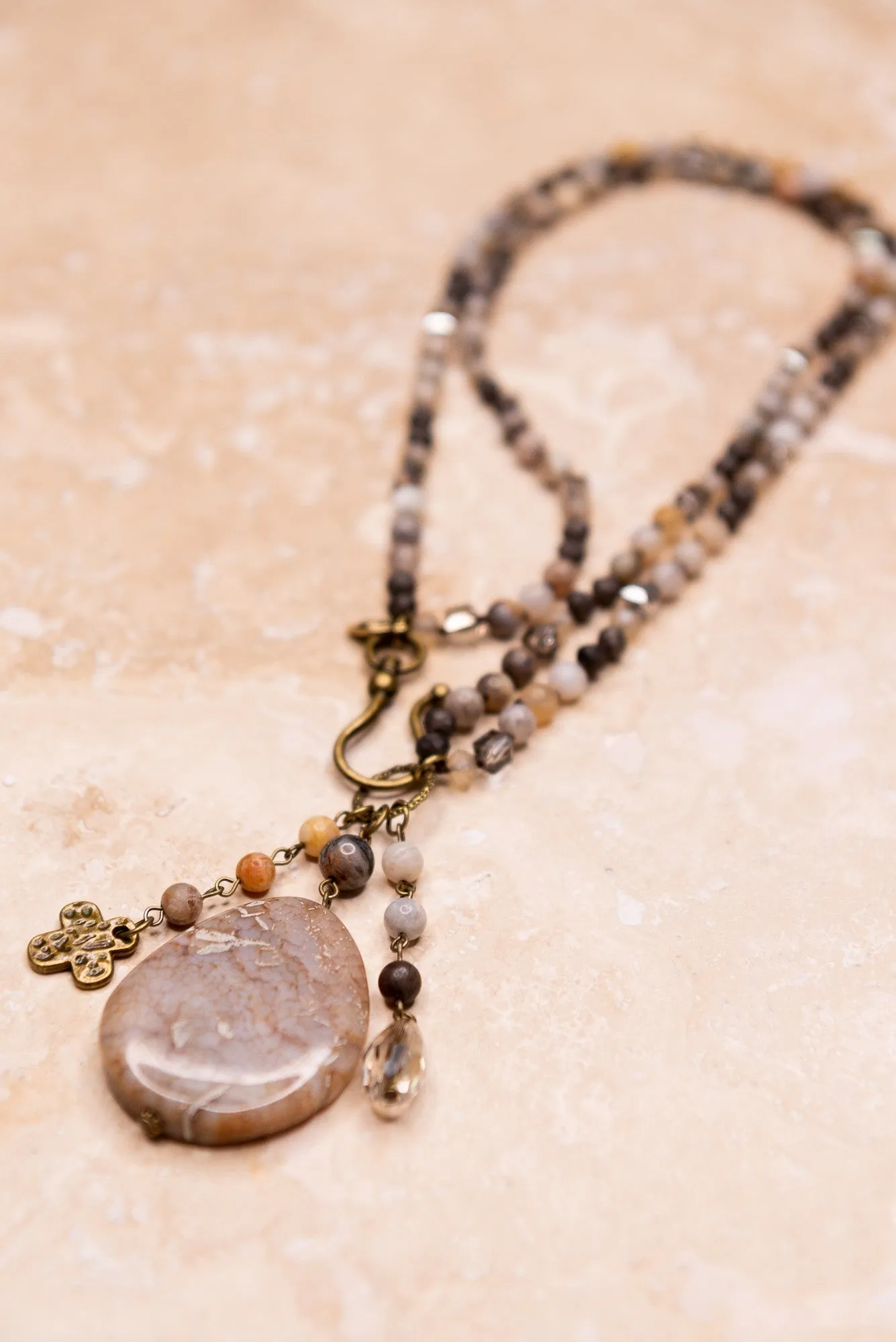 Snow pendant necklace *