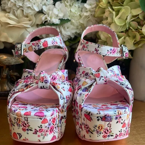 Sugar Thrillz “Totally Buggin’” Platform Heels | NWOT!