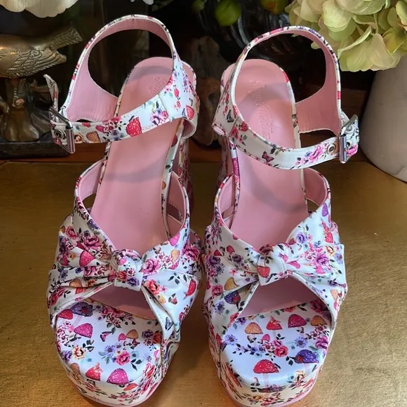 Sugar Thrillz “Totally Buggin’” Platform Heels | NWOT!