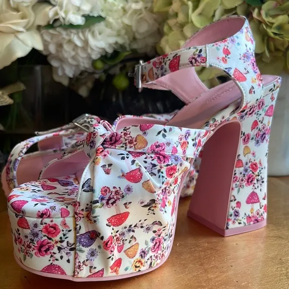Sugar Thrillz “Totally Buggin’” Platform Heels | NWOT!