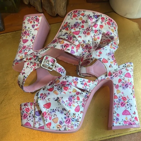 Sugar Thrillz “Totally Buggin’” Platform Heels | NWOT!