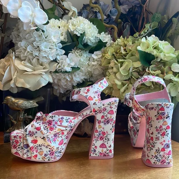 Sugar Thrillz “Totally Buggin’” Platform Heels | NWOT!