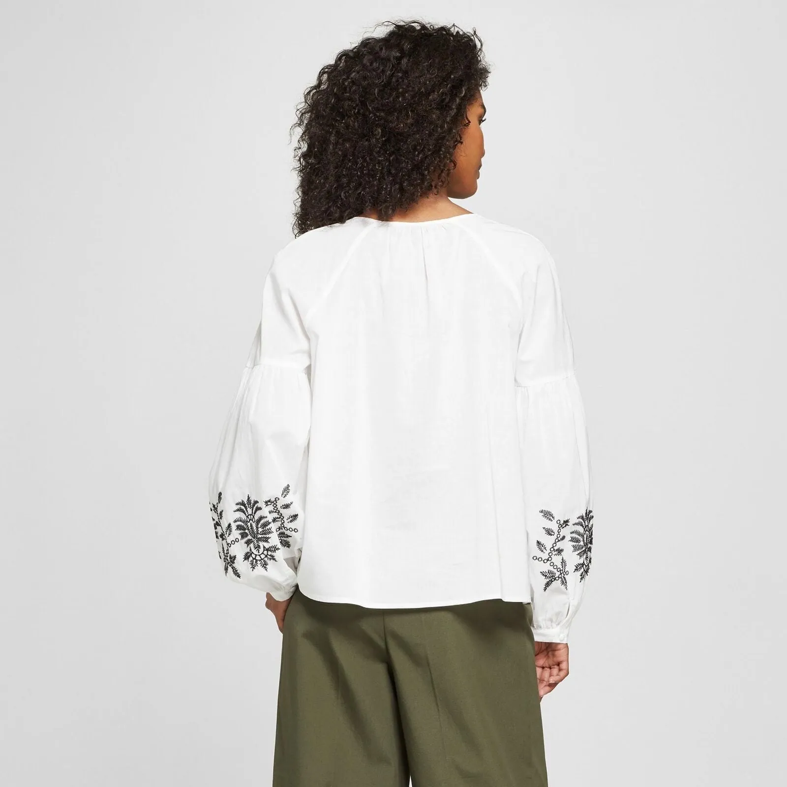 Who What Wear Women's Long Sleeve Embroidered Peasant Blouse